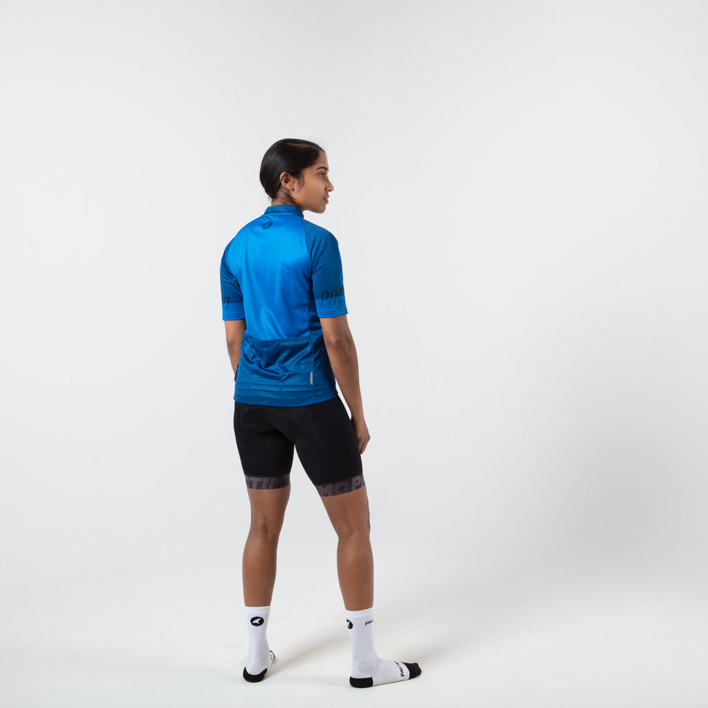 Loose Fit Cycling Jersey for Women on body Back View #color_navy