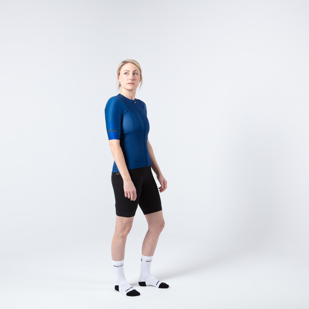 Lightweight Mesh Cycling Jersey for Women On Body Right View #color_navy