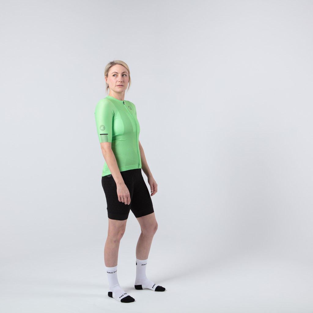 Lightweight Mesh Cycling Jersey for Women On Body Right View #color_washed-lime