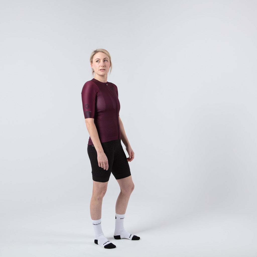 Lightweight Mesh Cycling Jersey for Women On Body Right View #color_mulberry