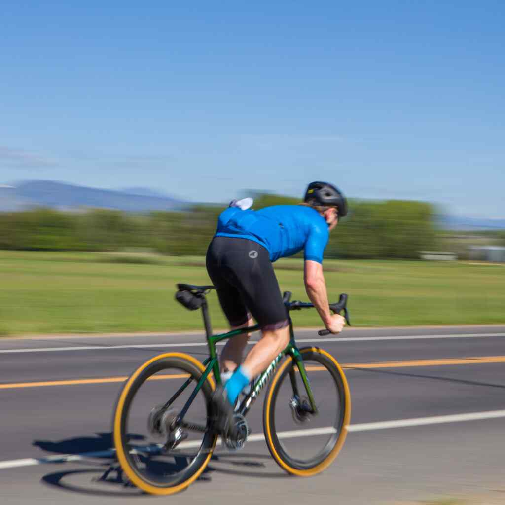 Men's Medium Distance Cycling Bibs - On the Road