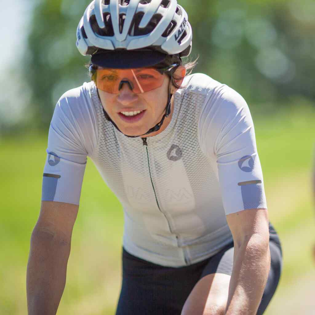 White Lightweight Mesh Cycling Jersey for Women - On The Road #color_dune