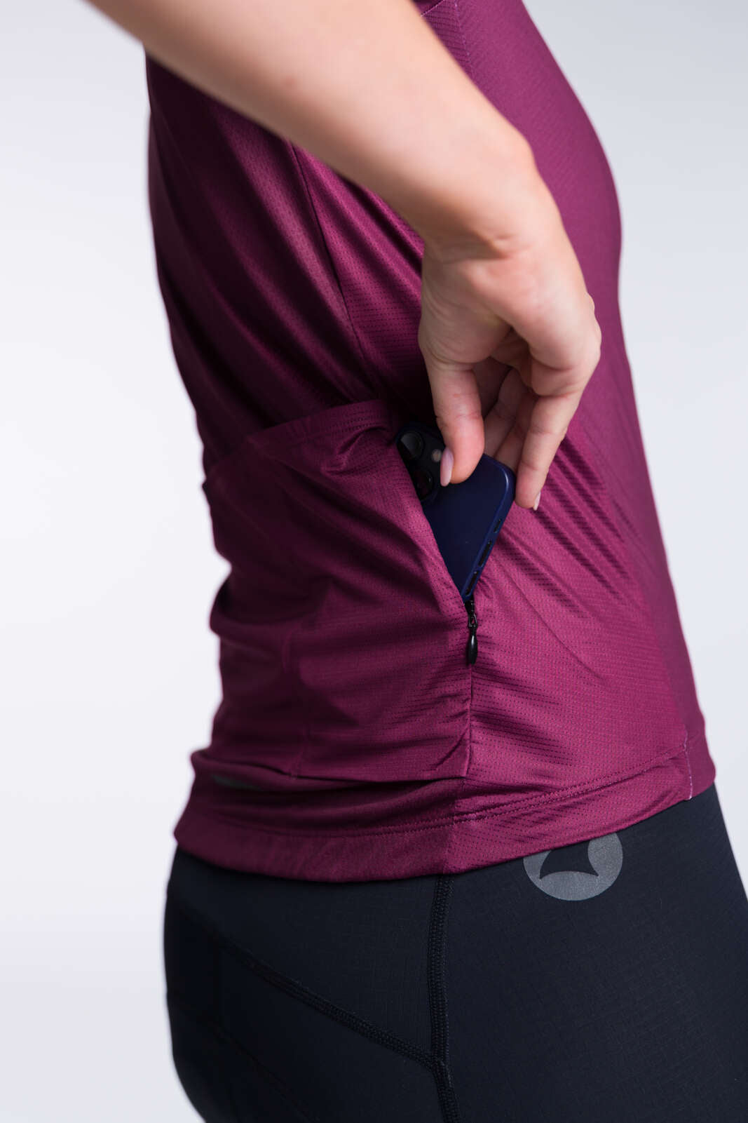 Women's Burgundy Bike Jersey - Ascent Zippered Pocket Detail