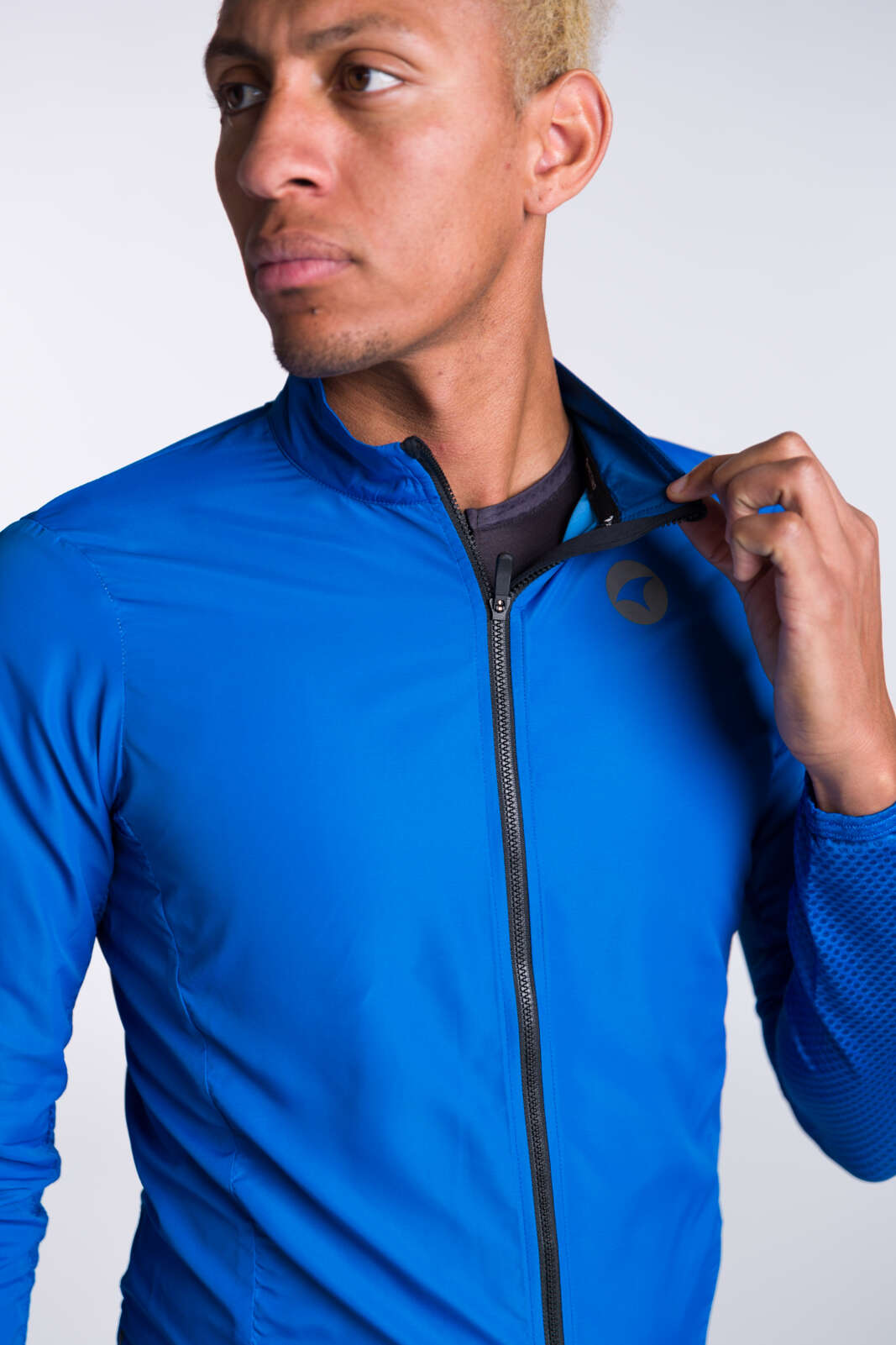 Men's Blue Packable Cycling Wind Jacket  - Collar Detail