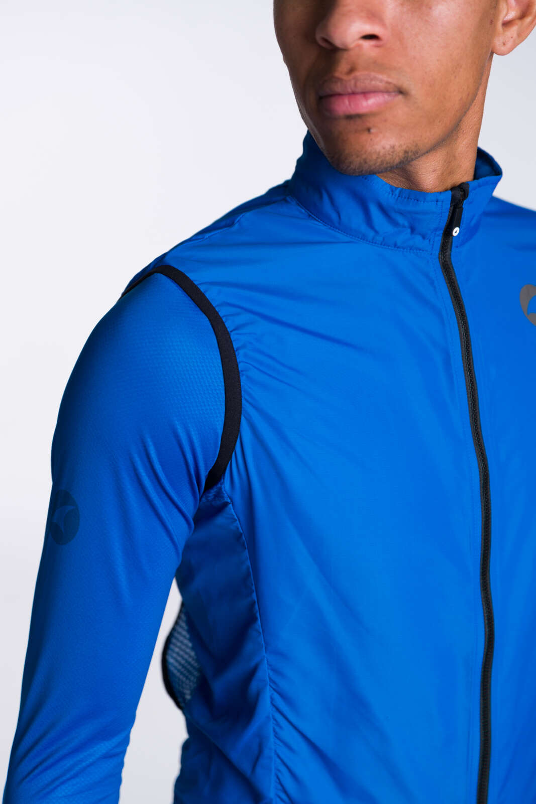 Men's Blue Packable Cycling Wind Vest - Collar Detail
