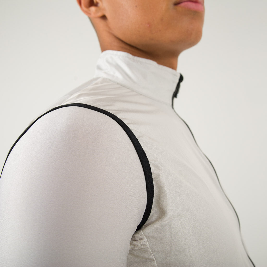 Men's Packable Cycling Wind Vest - Arm Opening #color_dune
