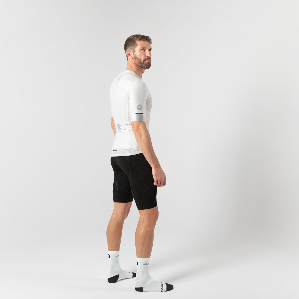 Lightweight Mesh Cycling Jersey for Men On Body Right View #color_dune