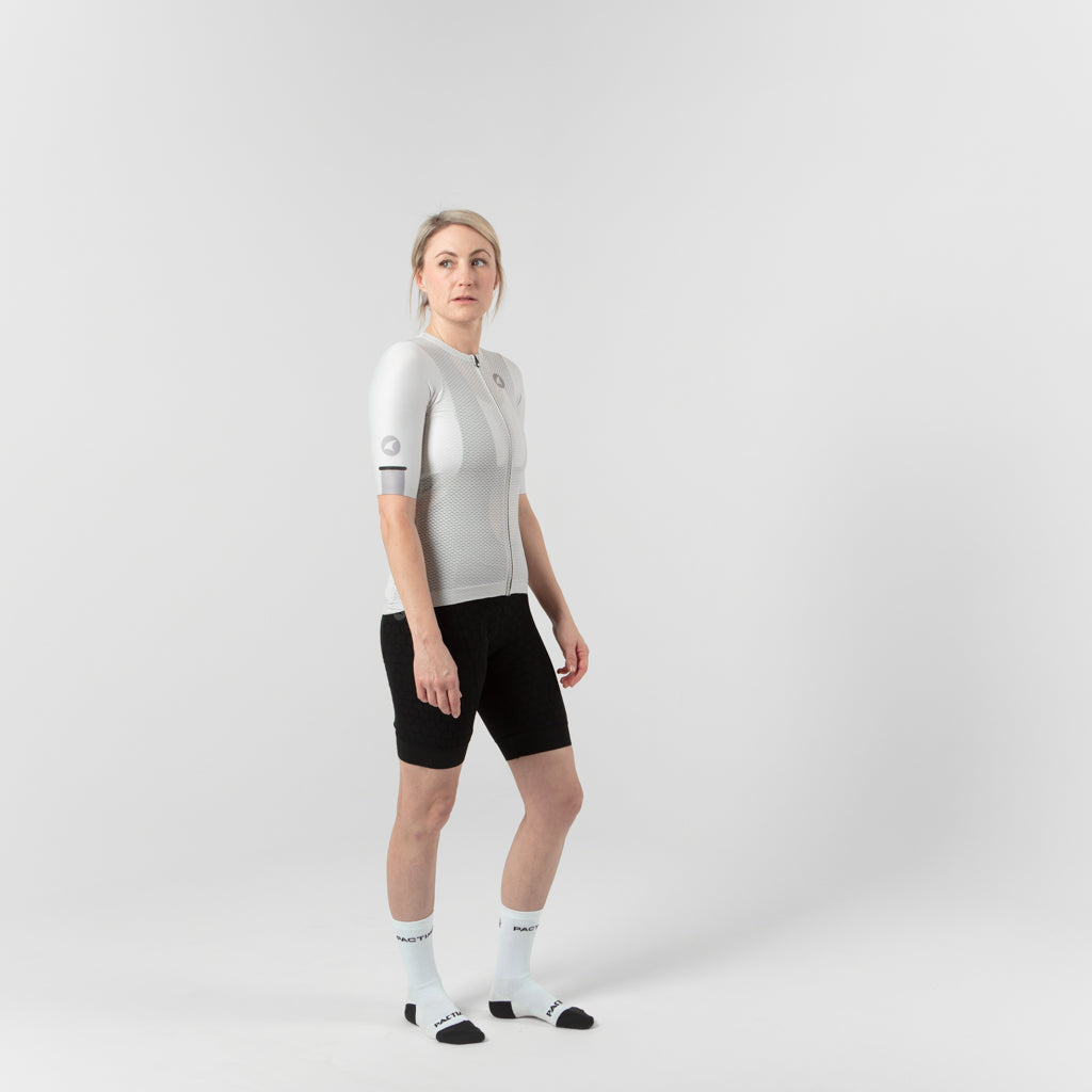 Lightweight Mesh Cycling Jersey for Women On Body Right View #color_dune