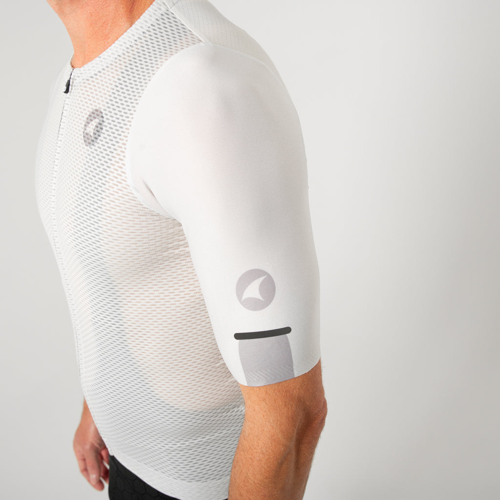 Lightweight Mesh Cycling Jersey for Men On Body Details View #color_dune