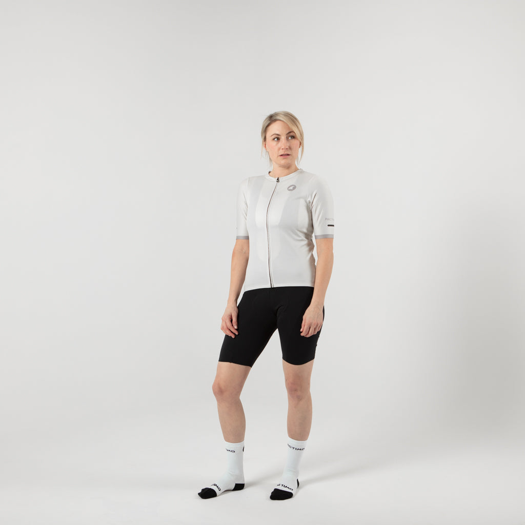 High Quality Women's Cycling Jersey On Body Front #color_dune