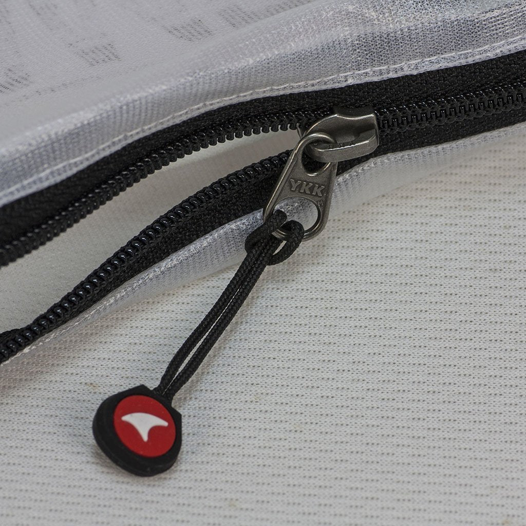 Cycling Carryall - Zipper Close-Up