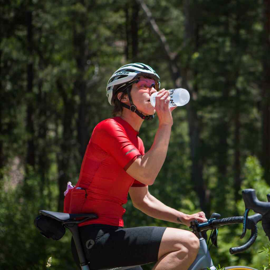 Best Cycling Jerseys for Women - On Bike #color_garnet