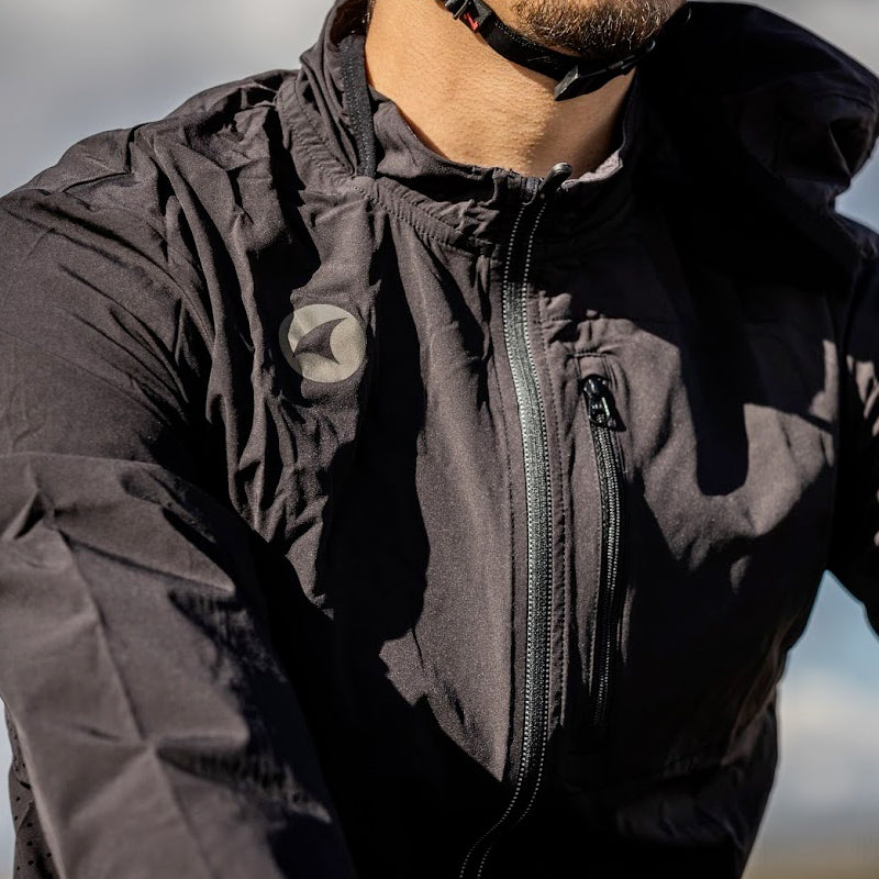 Men's Lightweight Wind & Water Resistant mtb Jacket - Close-Up Zipper Detail